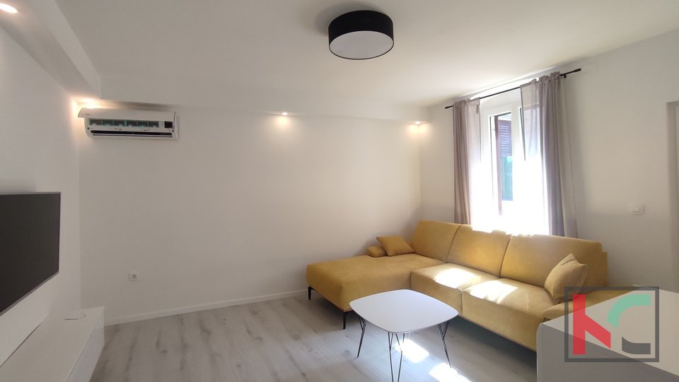 Istrien, Pula, Zentrum, renovierte Wohnung mit zwei Schlafzimmern, 200 m zur Pula Arena