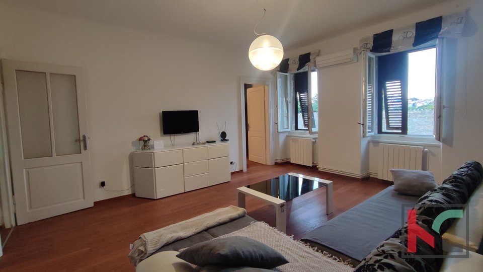 Istria, Pola, appartamento moderno nel centro, a 200 m dal mercato