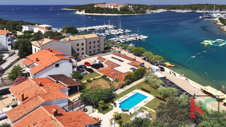Istrien, Pula, Pješčana Uvala, Haus mit Swimmingpool in exklusiver Lage, direkt am Meer und Strand