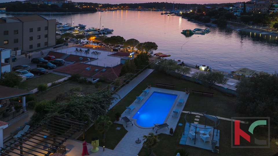 Istria, Pola, Pješčana Uvala, casa con piscina in posizione esclusiva, vicino al mare e alla spiaggia