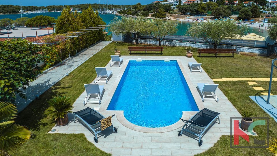 Istria, Pula, Pješčana Uvala, house with swimming pool in an exclusive location, next to the sea and the beach