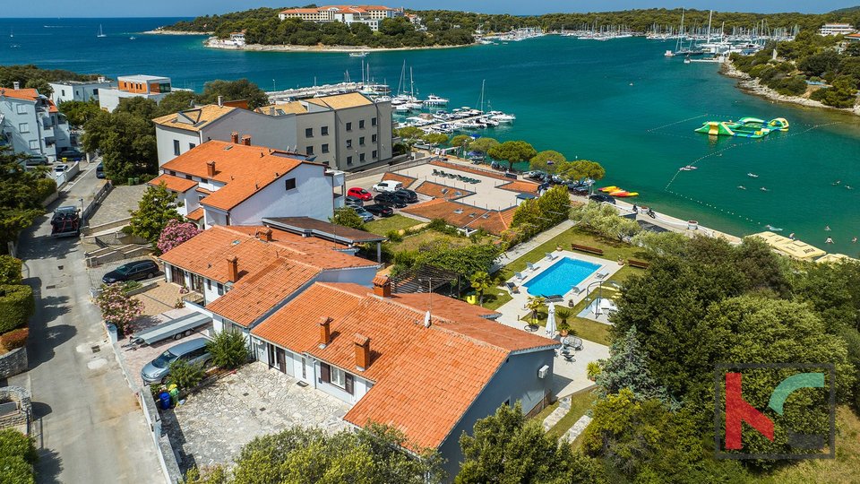 Istra, Pula, Pješčana Uvala, kuća sa bazenom na ekskluzivnoj lokaciji, pored mora i plaže