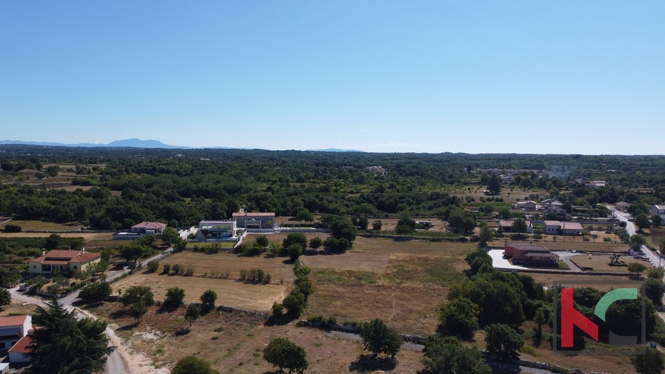 Istra, Kanfanar, Vas s 7 avtohtonimi istrskimi počitniškimi hišami