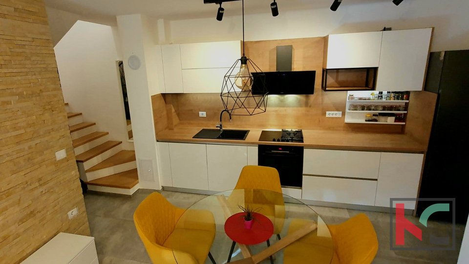 Pula, two-story apartment 66m2 in a new building, modern and fully equipped