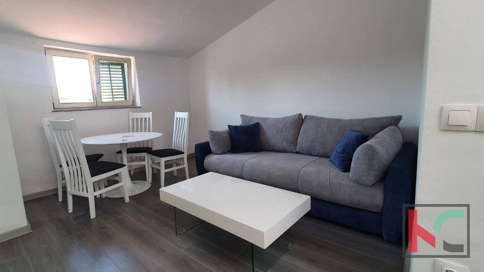 Pula, Valdebek, stanovanje 42 m2, adaptirano dvosobno stanovanje v prvem nadstropju
