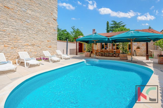 Istria, Kanfanar, due case istriane autoctone con piscina