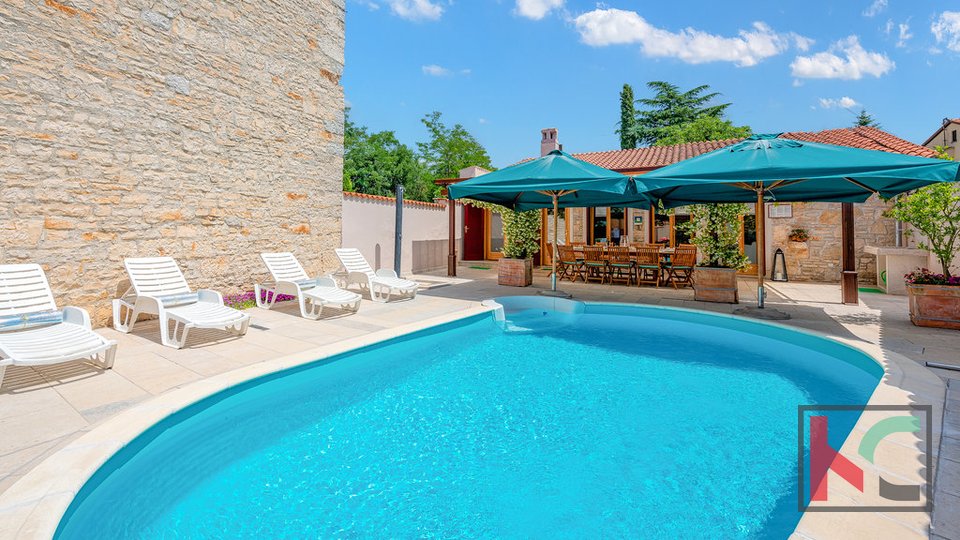 Istrien, Kanfanar, zwei autochthone istrische Häuser mit Swimmingpool