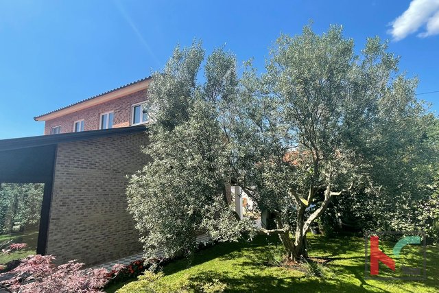 Istria, Medulin, Pomer, house with 4 apartments and landscaped garden