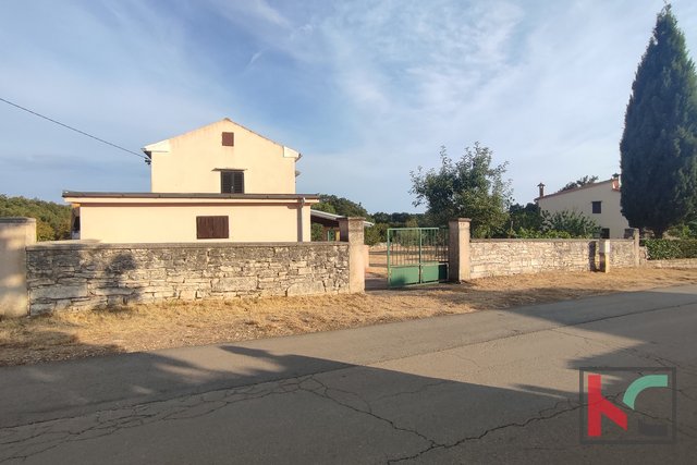 Istria, Vodnjan, house with yard and garden 1851 m2