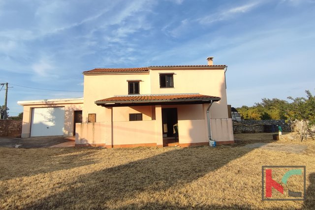 Istria, Vodnjan, house with yard and garden 1851 m2