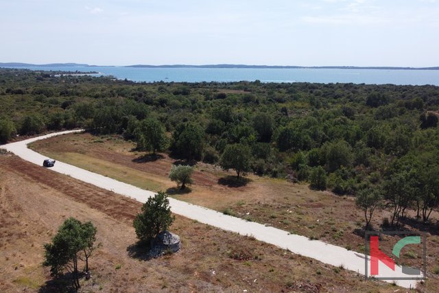 Istra - Peroj, vikend zemljišče 550m2 v bližini plaž in morja