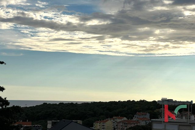 Istra, Pula, Veruda, klasičan dvosoban stan 55,05 m2 sa pogledom na more