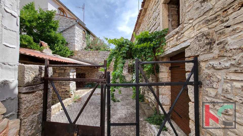 Istrien, Ballen zwei Häuser zur Renovierung mit einer Gesamtfläche von 170m2