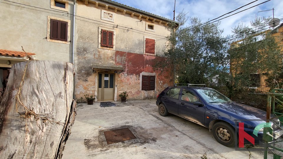Istria - Svetvinčenat, autochthonous house near the popular Morosini Grimani Castle