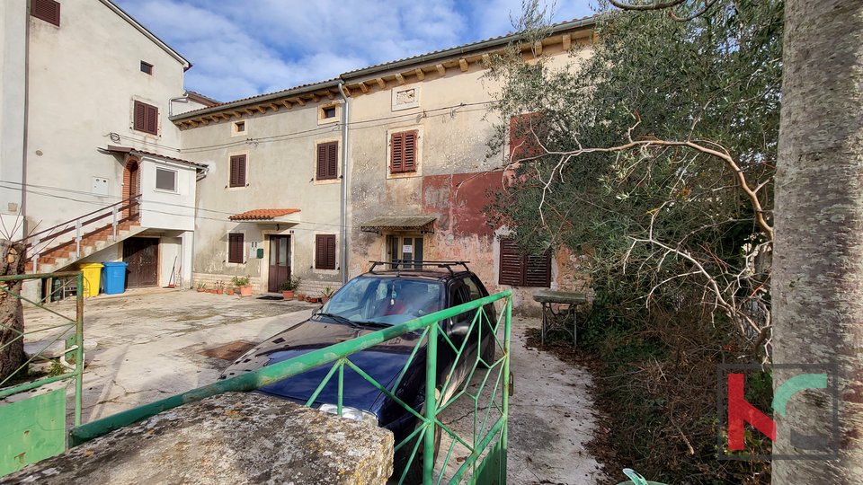 Istria - Svetvinčenat, autochthonous house near the popular Morosini Grimani Castle