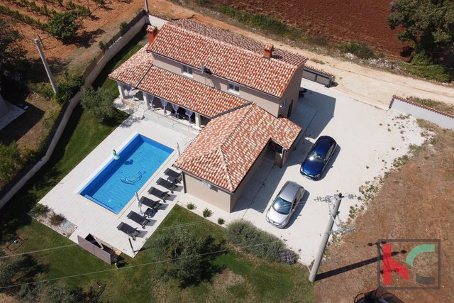 Istria, Marčana surroundings, house with swimming pool on a plot of 1775m2