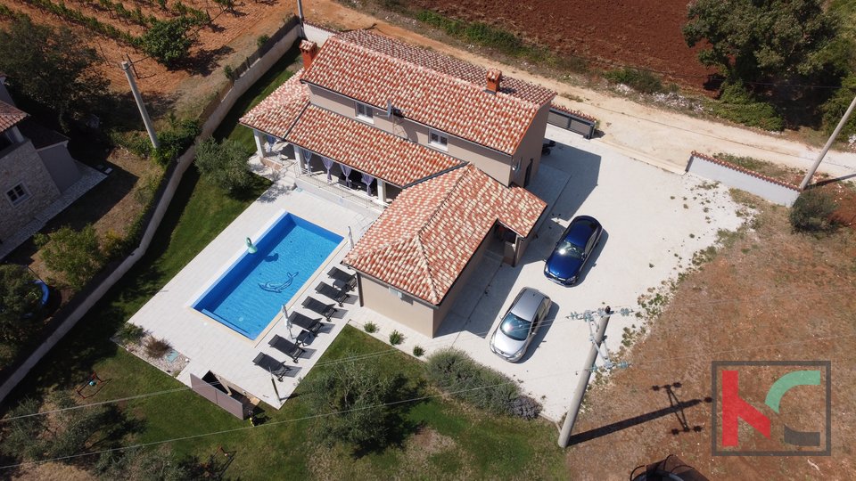 Istria, Marčana surroundings, house with swimming pool on a plot of 1775m2