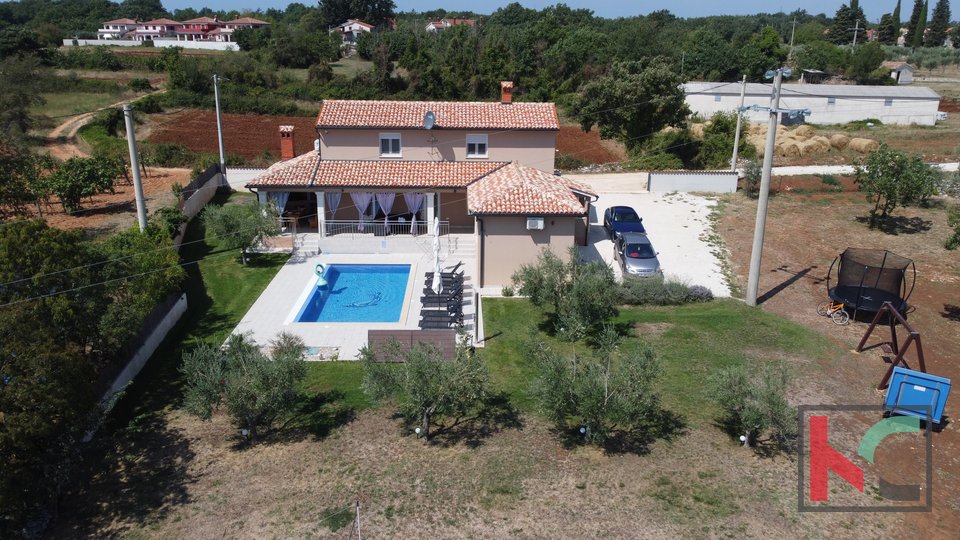 Istria, dintorni di Marčana, casa con piscina su un terreno di 1775m2