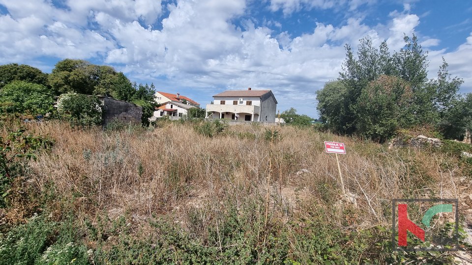 Istra, Ližnjan, gradbeno zemljišče 894m2
