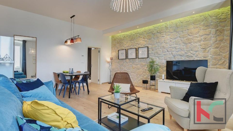 Istra, Pula, Riva, adaptirano stanovanje 129,37m2 s tremi stanovanjskimi enotami