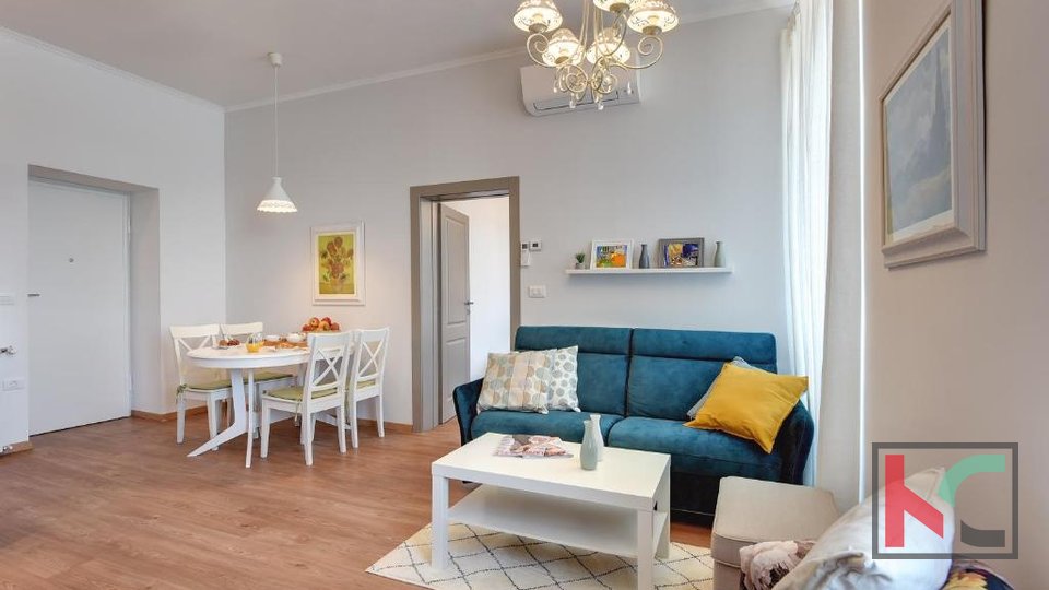 Istrien, Pula, Riva, renovierte Wohnung 129,37m2 mit drei Wohneinheitena