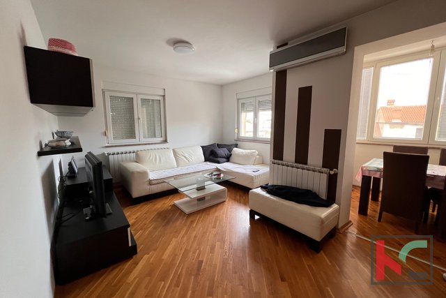 Pula, Šijana, beautiful three-room family apartment with garden and garage