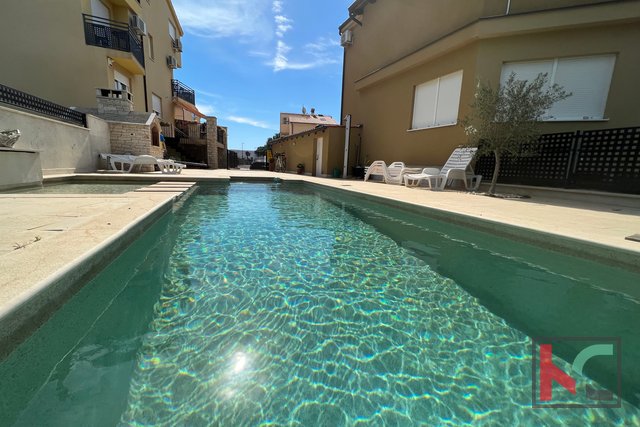 Istra, Medulin, luksuzno dvoetažno stanovanje 122,60 m2, pogled na morje, bazen