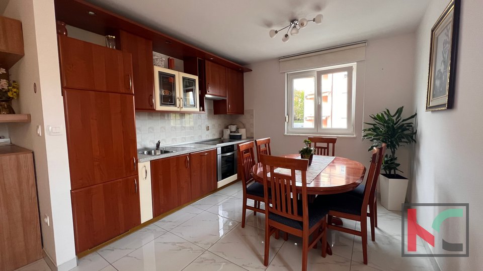 Pula, Valkane, apartment 60 m2, quality three-room apartment, first row to the sea, first floor