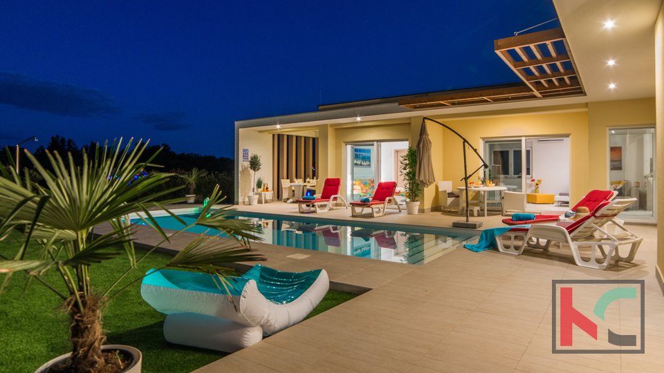 Istria, attraente casa a basso consumo energetico con una grande piscina vicino a Svetvinčent