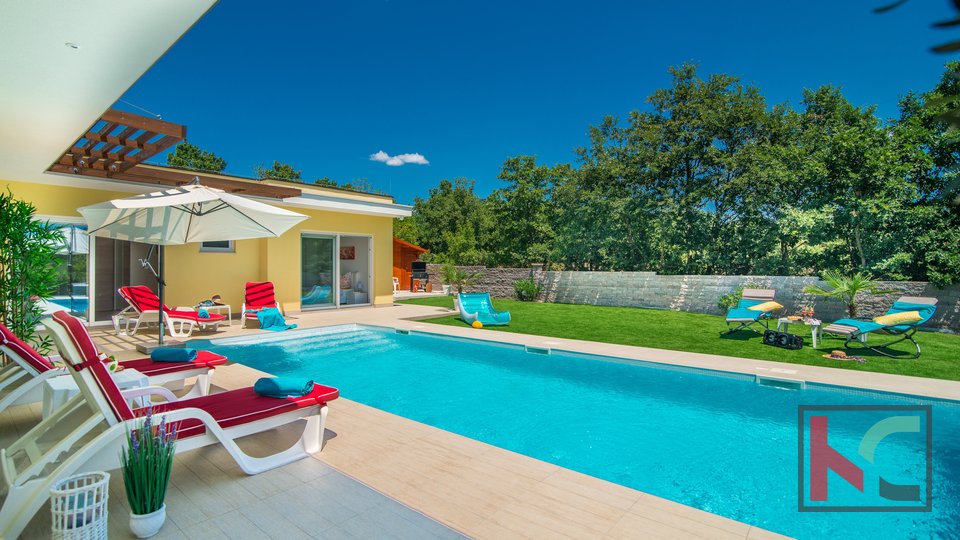 Истрия, привлекательный энергосберегающий дом с большим бассейном недалеко от Светвинчента