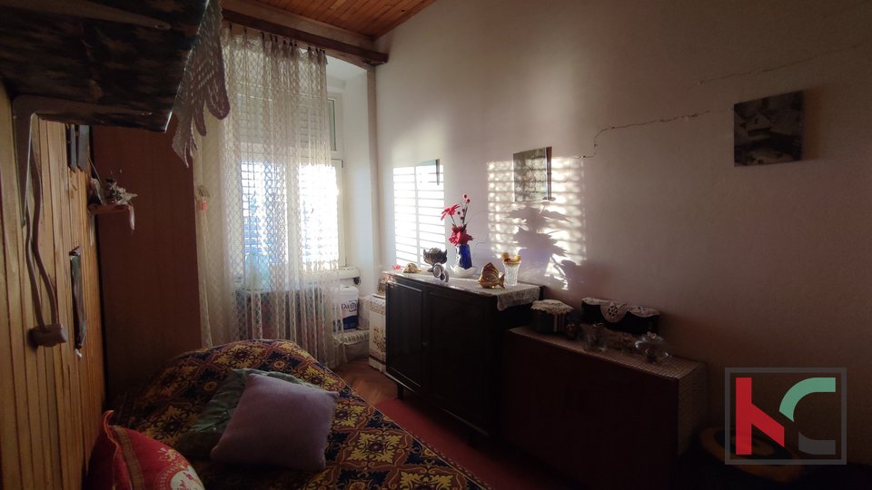 Istria, Pula, apartment 68.48 m2 near the Forum with a sea view