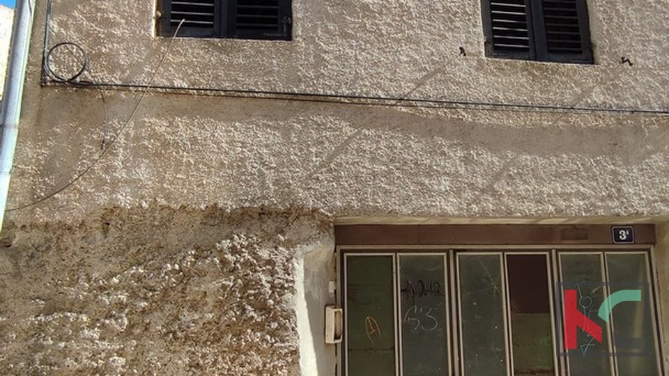 Istria, centro di Dignano, casa in pietra di 87 m2 con terrazza sul tetto