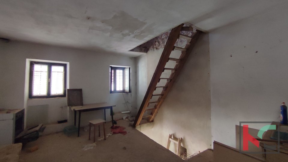 Istra, Vodnjan centar, kamena kuća 87 m2 sa krovnom terasom