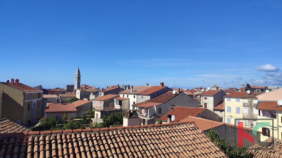 Istra, Vodnjan centar, kamena kuća 87 m2 sa krovnom terasom