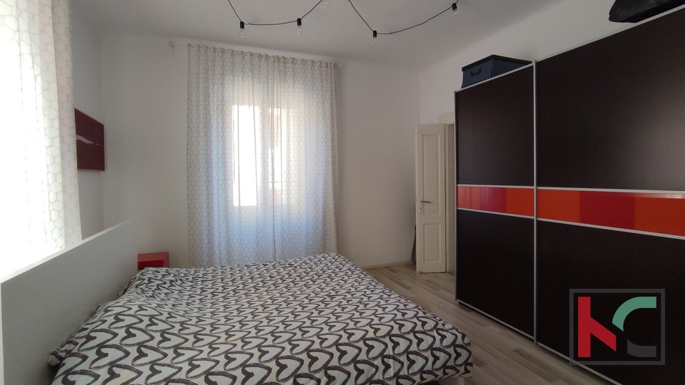 Istra, Pula, prenovljeno stanovanje 2S+DB 74,62 m2 v centru