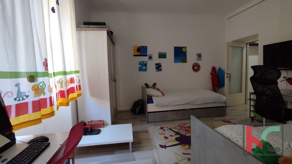Istra, Pula, prenovljeno stanovanje 2S+DB 74,62 m2 v centru