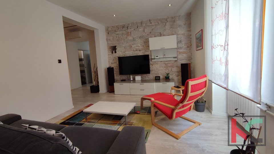 Istria, Pula, renovated apartment 2BR+DB 74.62 m2 in the center