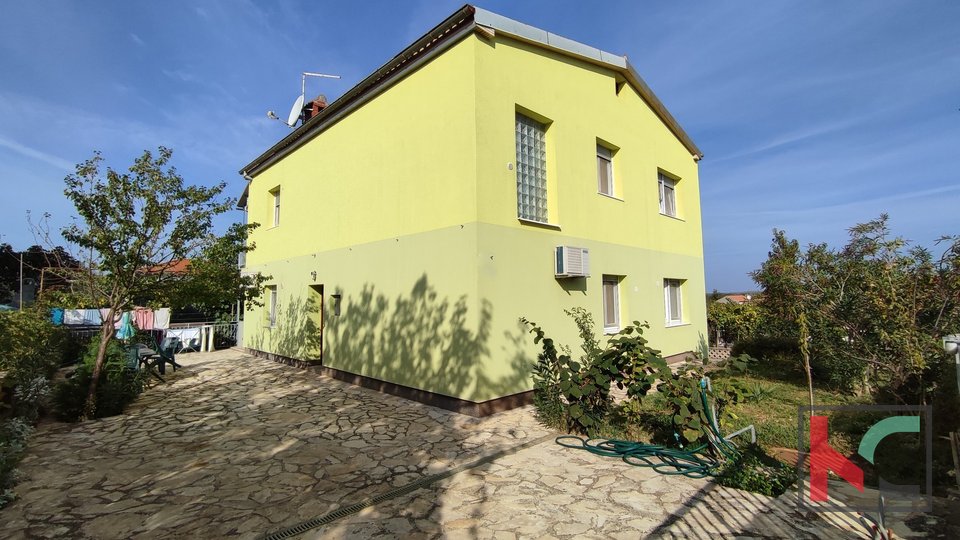 House, 240 m2, For Sale, Pula - Veli vrh