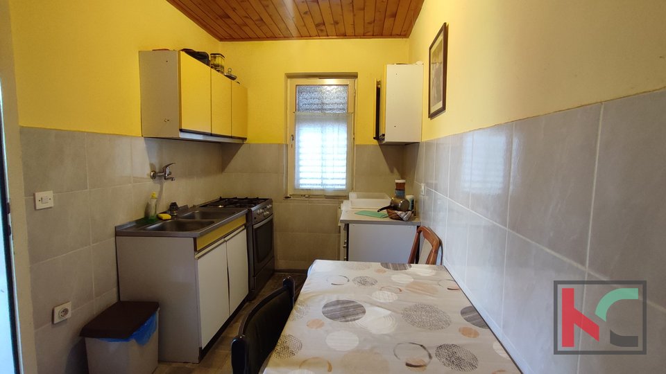 Istrien, Pula, Valdebek, Haus 440m2 mit 4 weiteren Wohnungen, #verkaufen