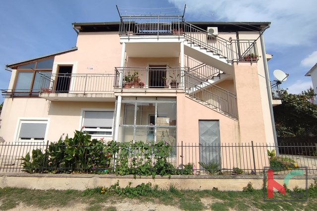 Istrien, Pula, Valdebek, Haus 440m2 mit 4 weiteren Wohnungen, #verkaufen
