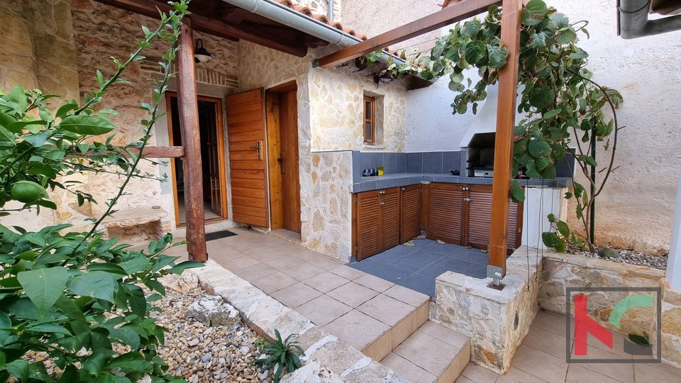 Banjole, popolnoma prenovljena kamnita hiša 142m2 in vrtom 1340m2, 100m od morja, #prodaja