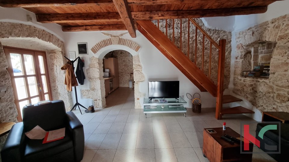 Banjole, completely renovated stone house of 142m2 and garden of 1340m2, 100m from the sea, #sale