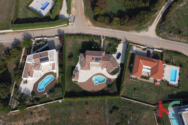 Istra, Bale, počitniška hiša z bazenom na prostorni parceli 1650m2, #prodaja
