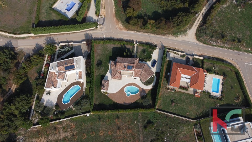 Istra, Bale, počitniška hiša z bazenom na prostorni parceli 1650m2, #prodaja