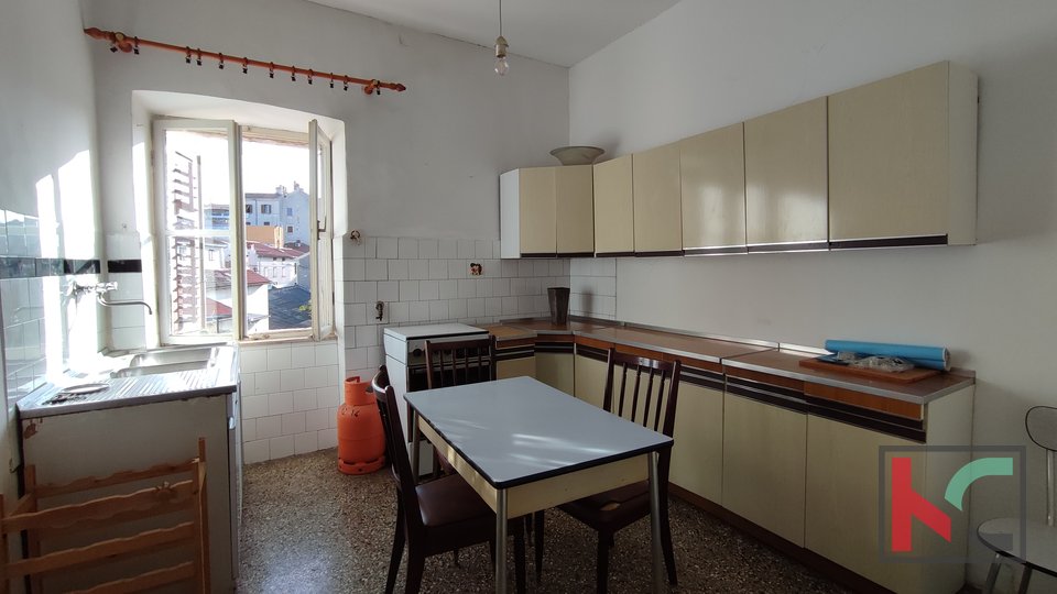 Истрия, Пула, трехкомнатная квартира 62.48 м2 в центре, 200м до Арены, #продажа