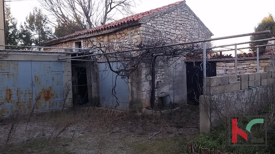 Istra, Krnica, kuća 150 m2 u samom centru naselja