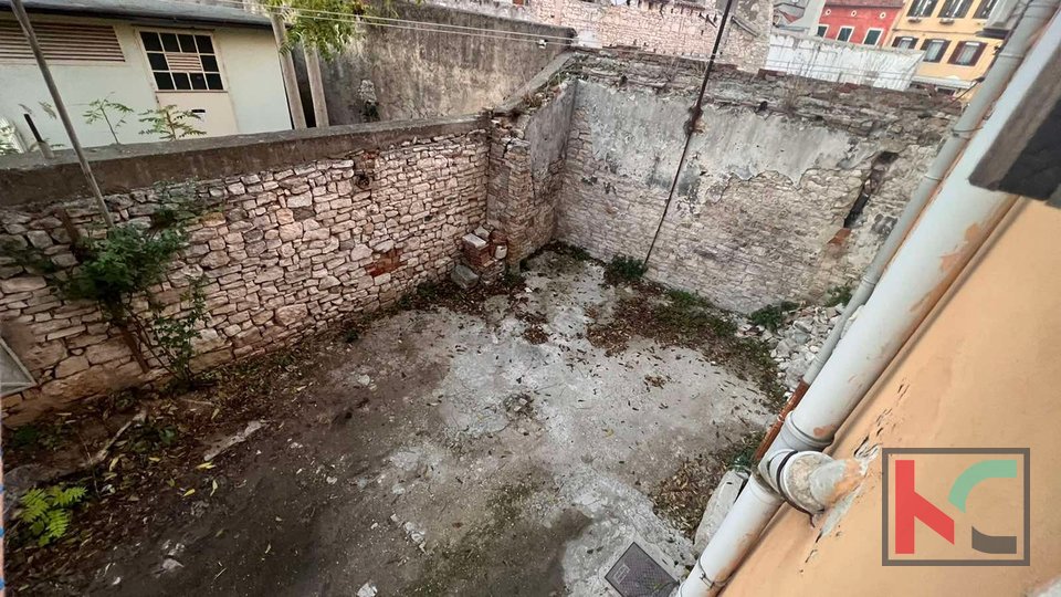 Pula, Center, apartment 61.88 m2, four-room apartment in the very center of Pula with parking #sale