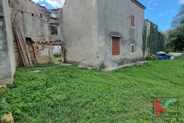 Istrien, Muntić, drei alte istrische Häuser auf einem 700m2 großen Grundstück, #verkaufen