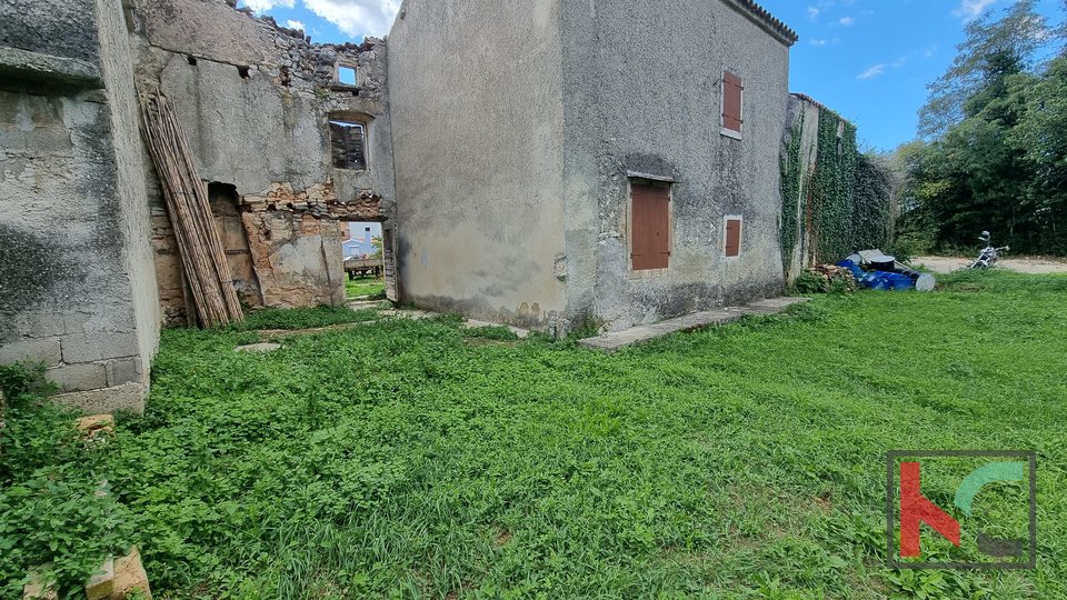 Istra, Muntić, tri stare istarske kuće na 700m2 okućnice, #prodaja
