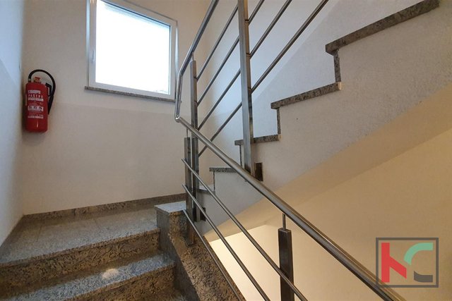 Pula, furnished three bedroom apartment in a new building - excellent layout